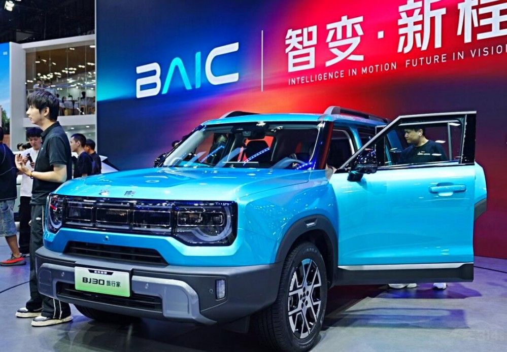 �ɶ�܇չ����ԃr�ȵ�SUV���A(y��)��15�f���