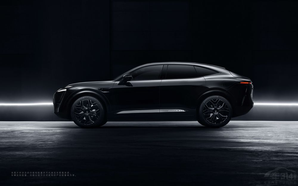 阿維塔011聯(lián)名MMW首秀亮相 阿維塔011聯(lián)名MMW首秀亮相