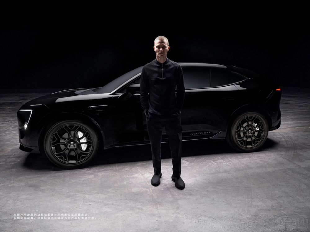 阿維塔011聯(lián)名MMW首秀亮相 阿維塔011聯(lián)名MMW首秀亮相