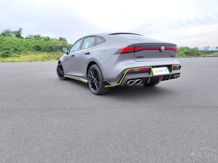 個個看點(diǎn)十足 盤點(diǎn)重慶車展五款重磅新車 個個看點(diǎn)十足 盤點(diǎn)重慶車展五款重磅新車