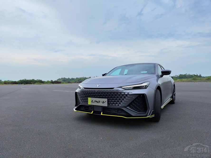 個個看點(diǎn)十足 盤點(diǎn)重慶車展五款重磅新車 個個看點(diǎn)十足 盤點(diǎn)重慶車展五款重磅新車