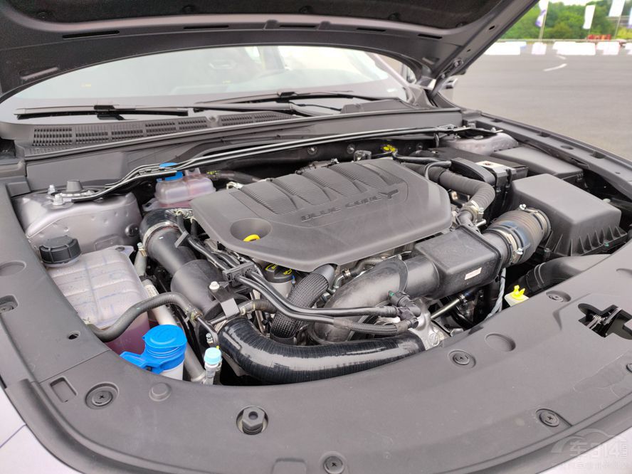 個個看點(diǎn)十足 盤點(diǎn)重慶車展五款重磅新車 個個看點(diǎn)十足 盤點(diǎn)重慶車展五款重磅新車