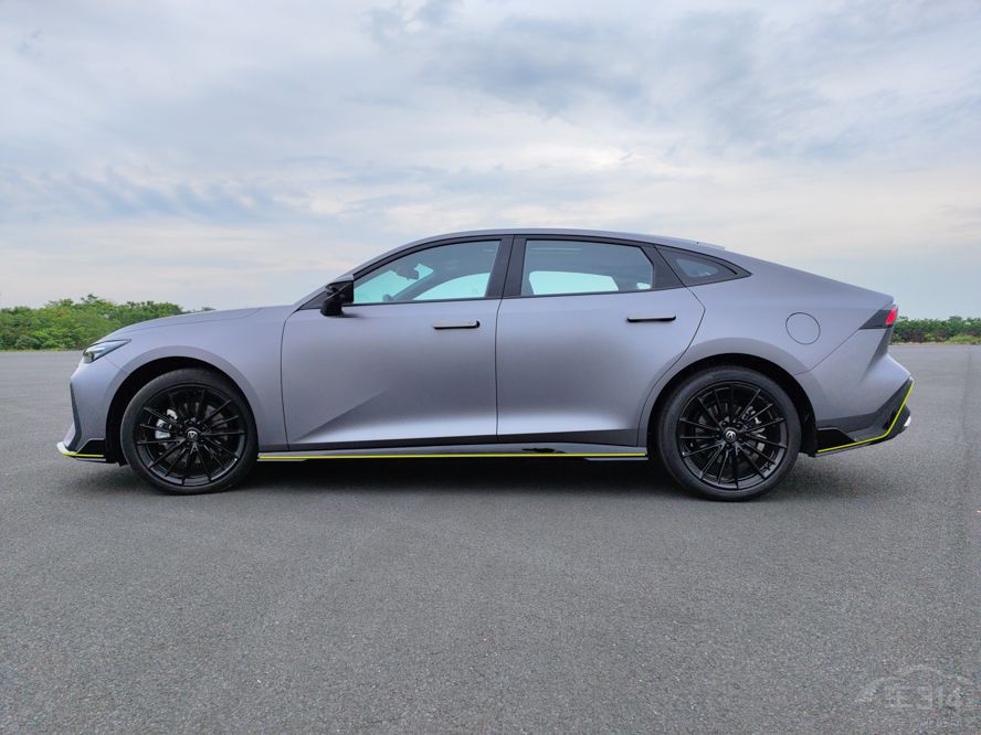 個個看點(diǎn)十足 盤點(diǎn)重慶車展五款重磅新車 個個看點(diǎn)十足 盤點(diǎn)重慶車展五款重磅新車