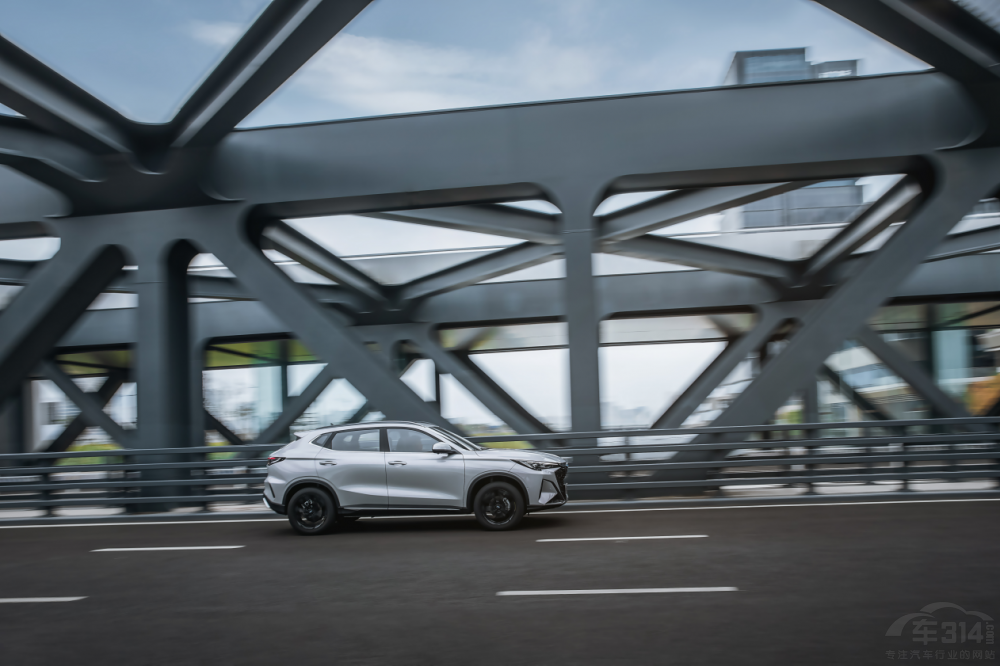 10�f(w��n)��(j��)�\(y��n)��(d��ng)SUV���x �W��X5 PLUS�_���A(y��)��