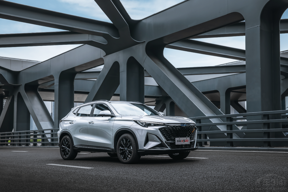 10�f(w��n)��(j��)�\(y��n)��(d��ng)SUV���x �W��X5 PLUS�_���A(y��)��