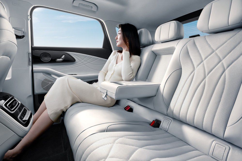 “智慧輕奢旗艦SUV”星途瑤光正式開啟預(yù)售 “智慧輕奢旗艦SUV”星途瑤光正式開啟預(yù)售