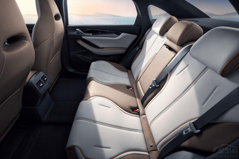 �ȁ�����PLUS EV 2023��܊��ɽ�ǟ�������