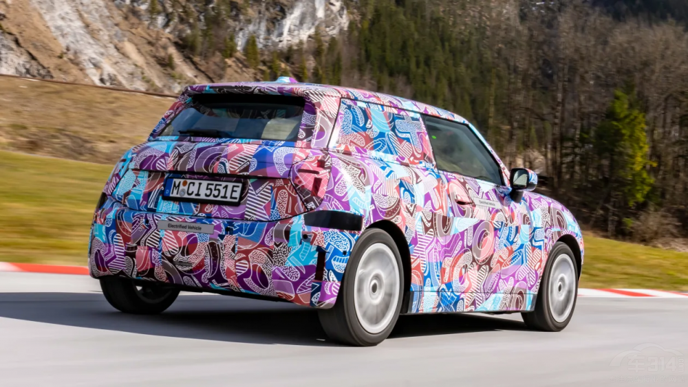 ����ý�wԇ�{ȫ�µ�늄�(d��ng)MINI Cooper SE