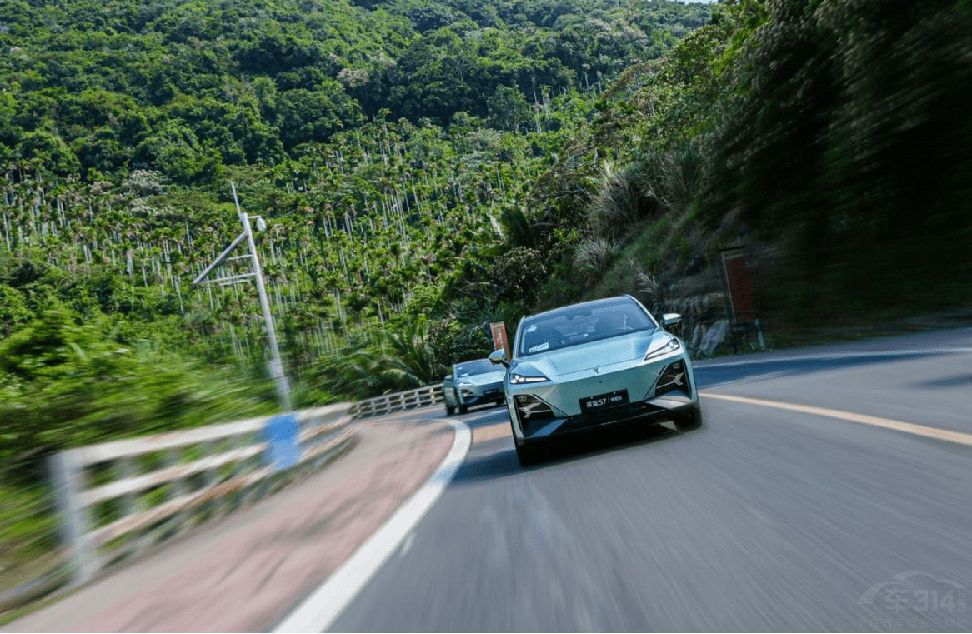 �а�Model Y ���{S7���¶��x������SUV��