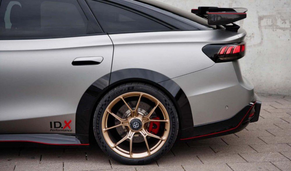 R36Ҫ��(f��)���ˣ��󱊰l(f��)��ID.X Performance