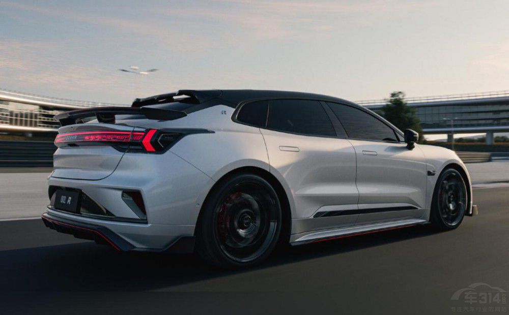 ���O������������У�������Ұ�ĽK�ڱ�¶��