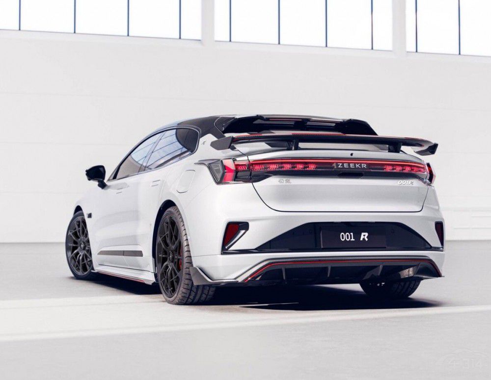 ���O������������У�������Ұ�ĽK�ڱ�¶��