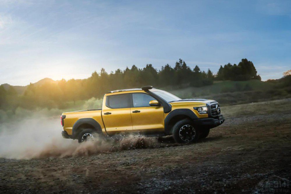 ���͸����ܺ��AƤ��ɽ�������ܰ����У�