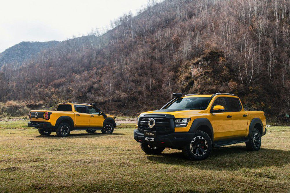 ���͸����ܺ��AƤ��ɽ�������ܰ����У�