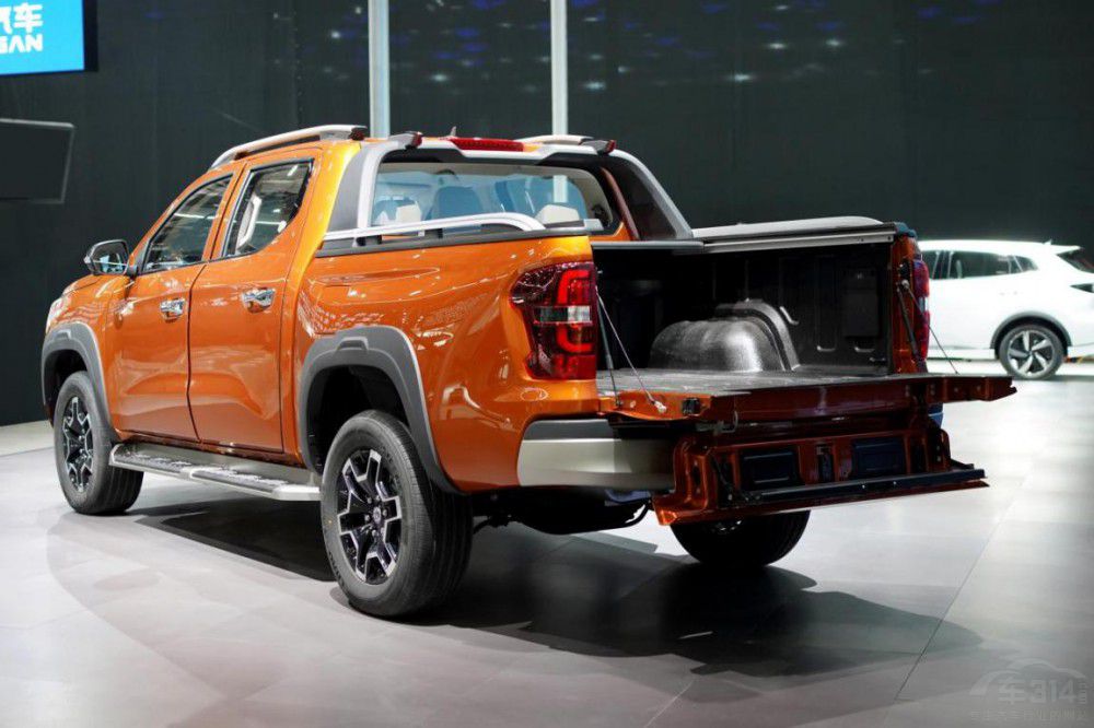 全球首款超級增程皮卡長安獵手震撼亮相 全球首款超級增程皮卡長安獵手震撼亮相