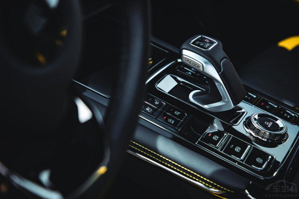 ���͸����ܺ��AƤ��ɽ�������ܰ�������