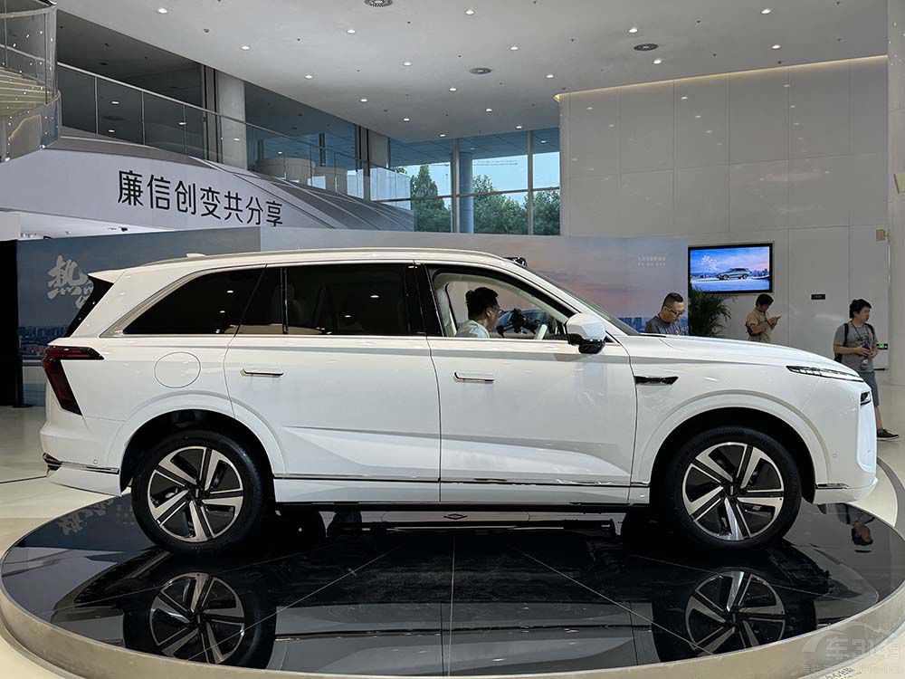 ��؛���ԏ���SUV���𼼁����]���Y܇ɶ��