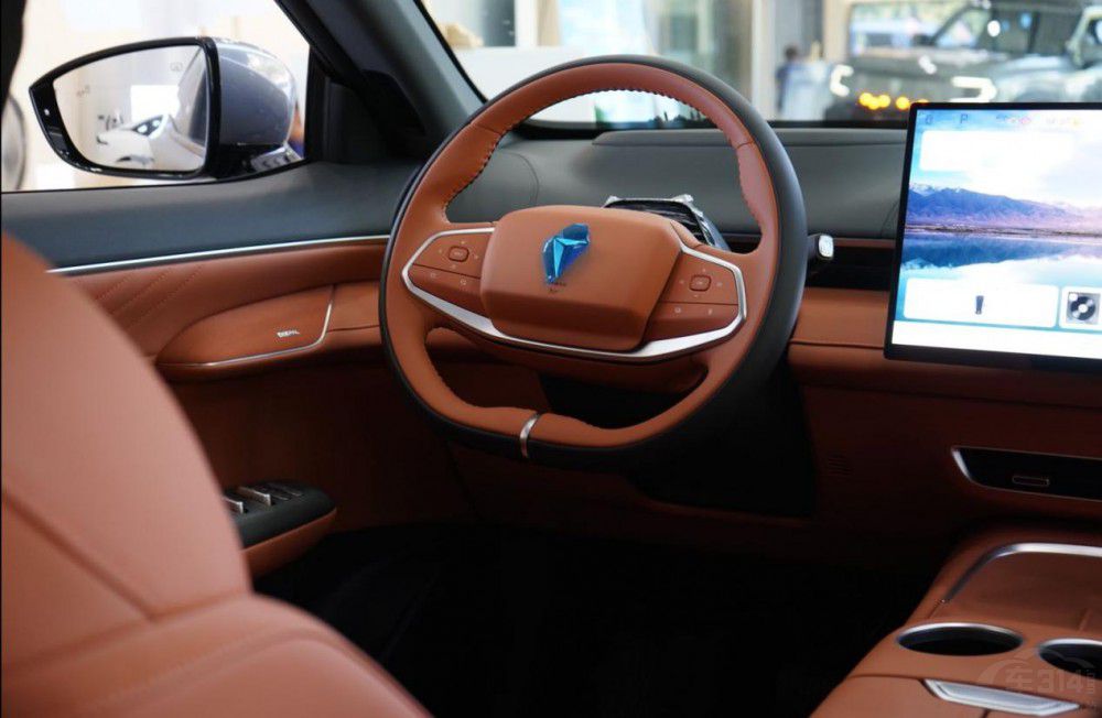 ��؛���ԏ���SUV���𼼁����]���Y܇ɶ��