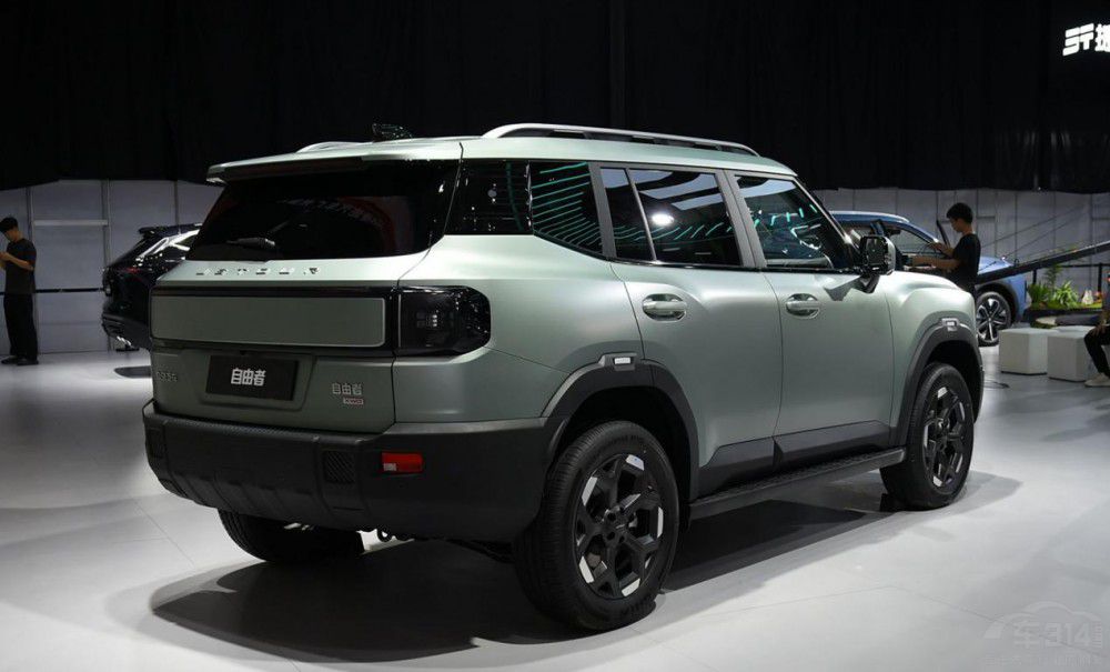 �@�׿����µ�SUV܇�����_�����󏊷�������