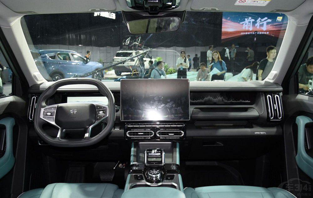 �@�׿����µ�SUV܇�����_�����󏊷�������