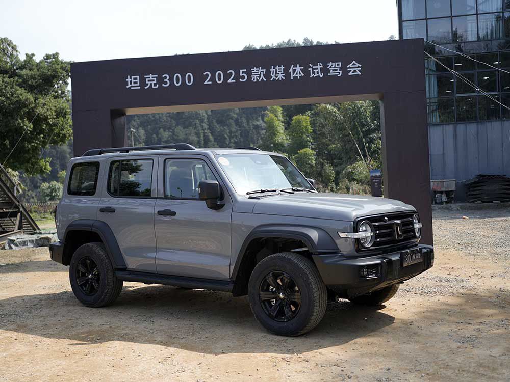 �@�׿����µ�SUV܇�����_�����󏊷�������