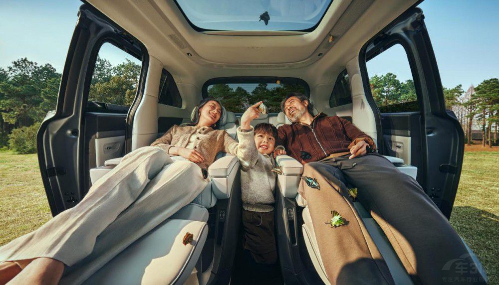 2025款小鵬X9重塑家用MPV舒適天花板 2025款小鵬X9重塑家用MPV舒適天花板