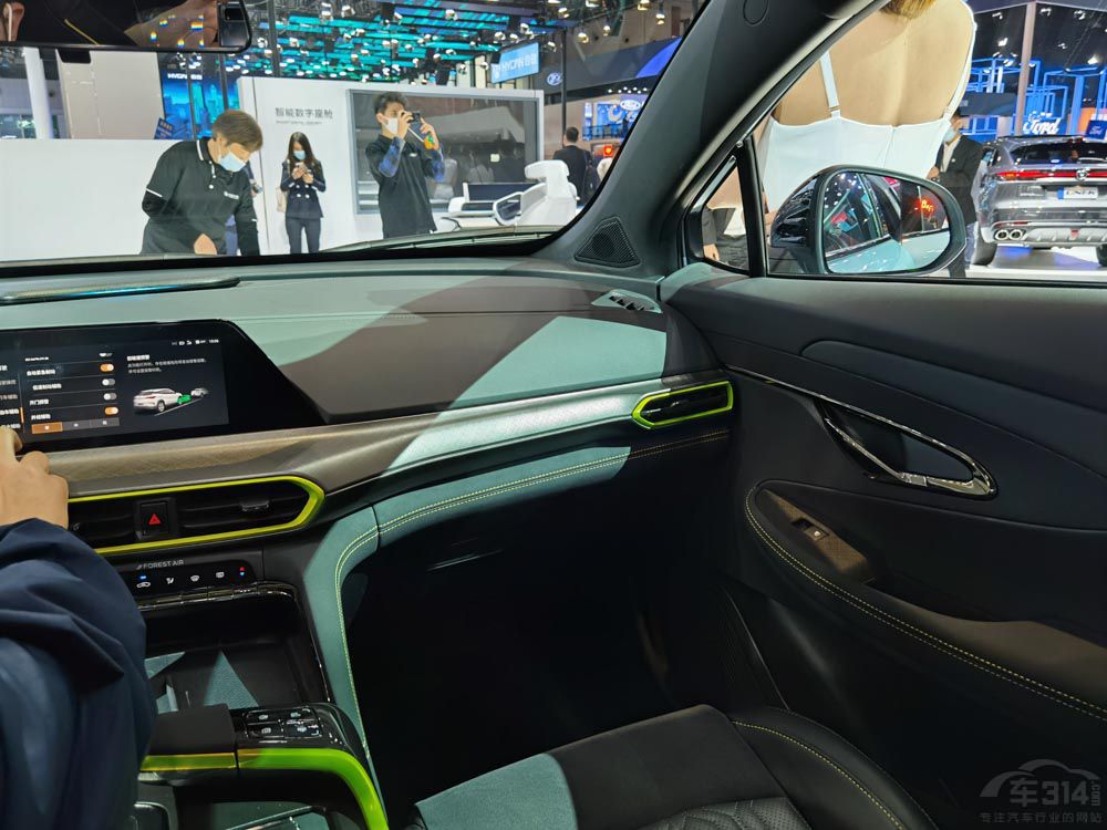 15�f�ԃ�(n��i)����SUV�P�c(di��n)��UNI-T����һ�I