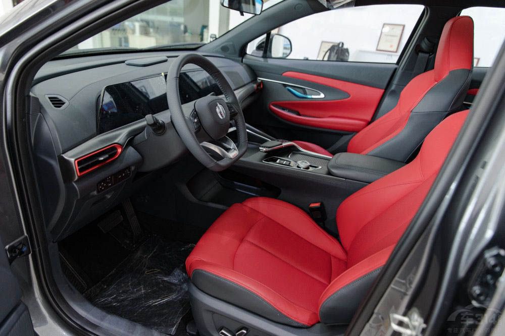 15�f�ԃ�(n��i)����SUV�P�c(di��n)��UNI-T����һ�I