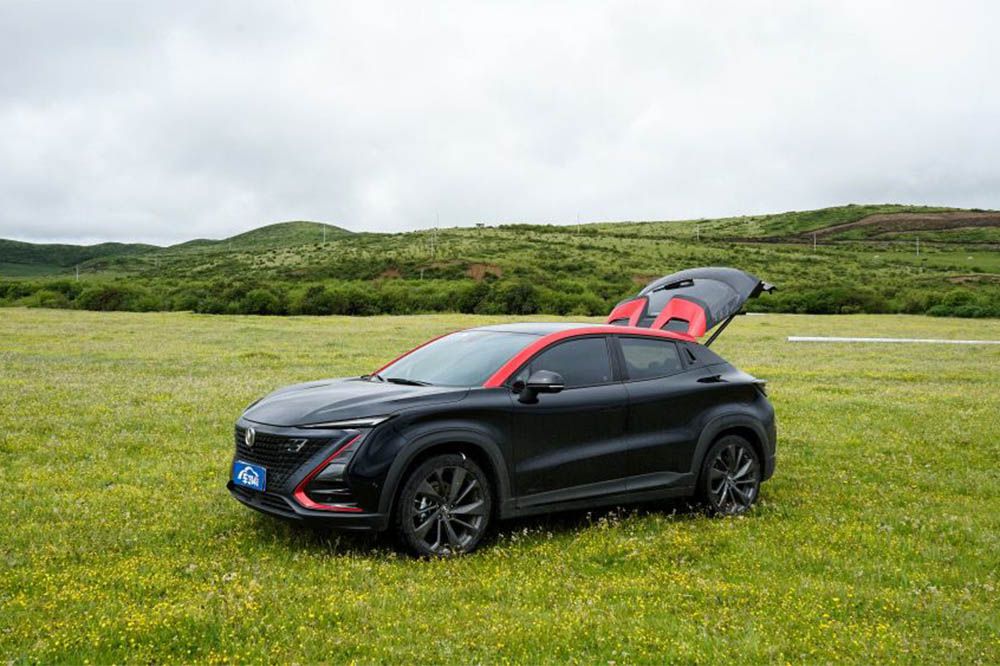 15�f�ԃ�(n��i)����SUV�P�c(di��n)��UNI-T����һ�I