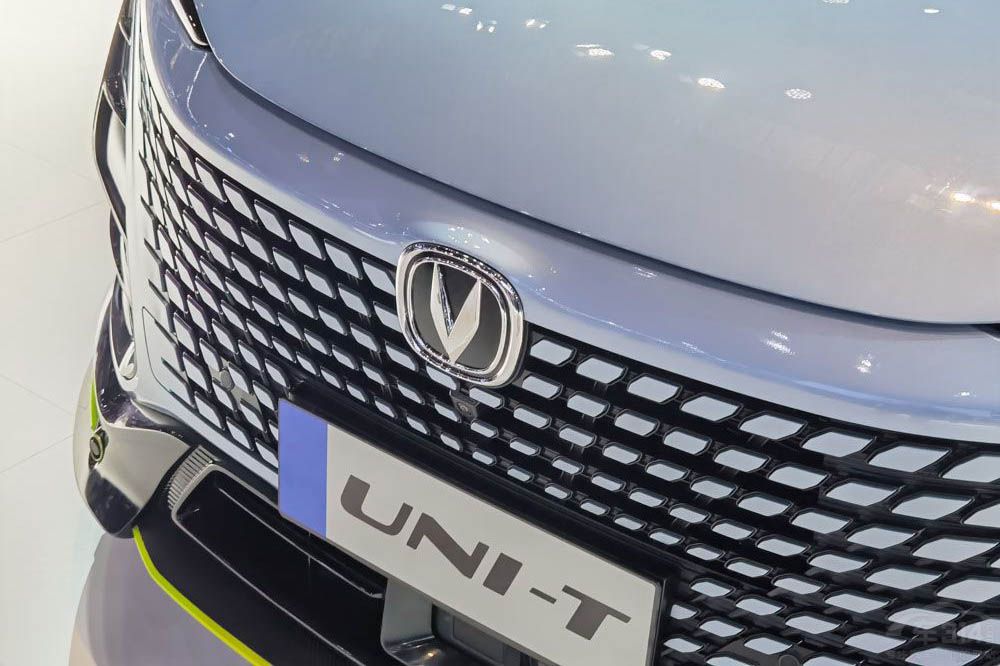 15�f�ԃ�(n��i)����SUV�P�c(di��n)��UNI-T����һ�I