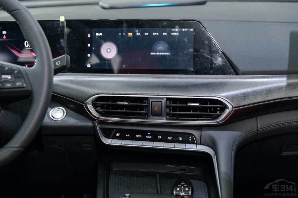 15�f�ԃ�(n��i)����SUV�P�c(di��n)��UNI-T����һ�I