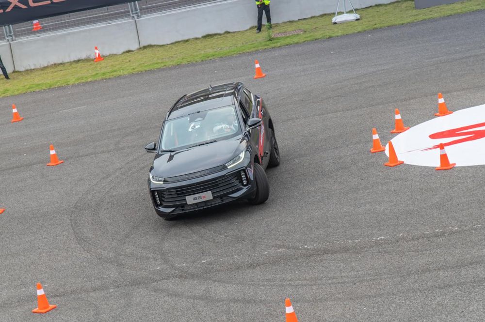 ȫ��λ������;����S