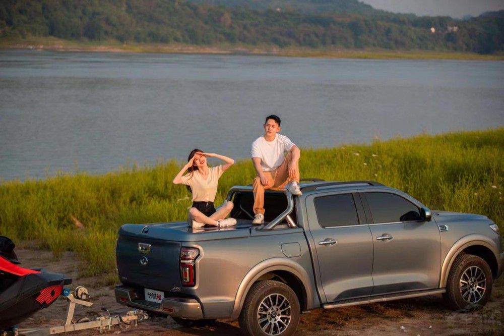 售價(jià)12.58萬起 乘用炮/商用炮拖掛版上市 售價(jià)12.58萬起 乘用炮/商用炮拖掛版上市