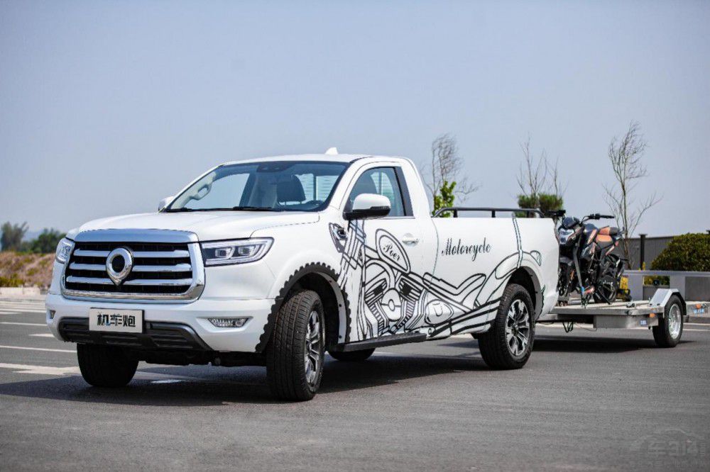 售價(jià)12.58萬起 乘用炮/商用炮拖掛版上市 售價(jià)12.58萬起 乘用炮/商用炮拖掛版上市