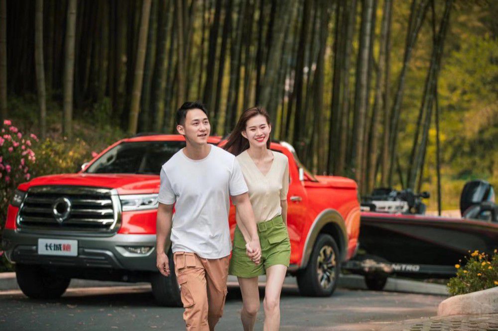 售價(jià)12.58萬起 乘用炮/商用炮拖掛版上市 售價(jià)12.58萬起 乘用炮/商用炮拖掛版上市