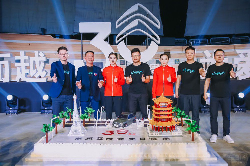 �|�L(f��ng)ѩ�F��30���꣺�Գ֡��Կ͑������ġ�