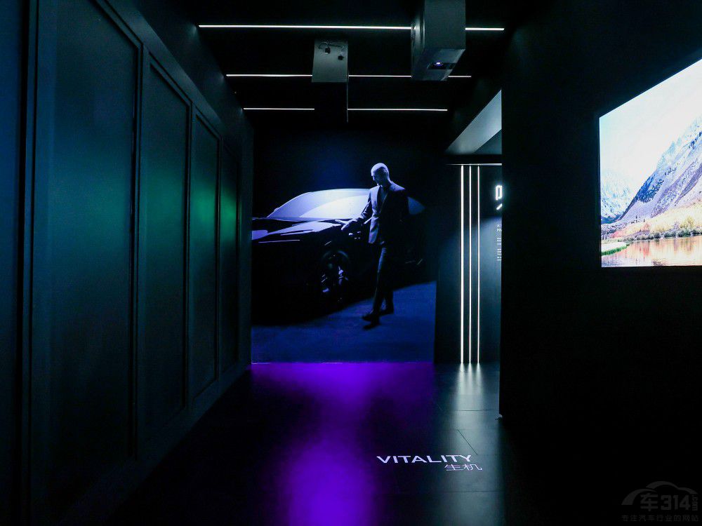 ���S��011 STUDIO�ޕrչ���� ��վ�ɶ�