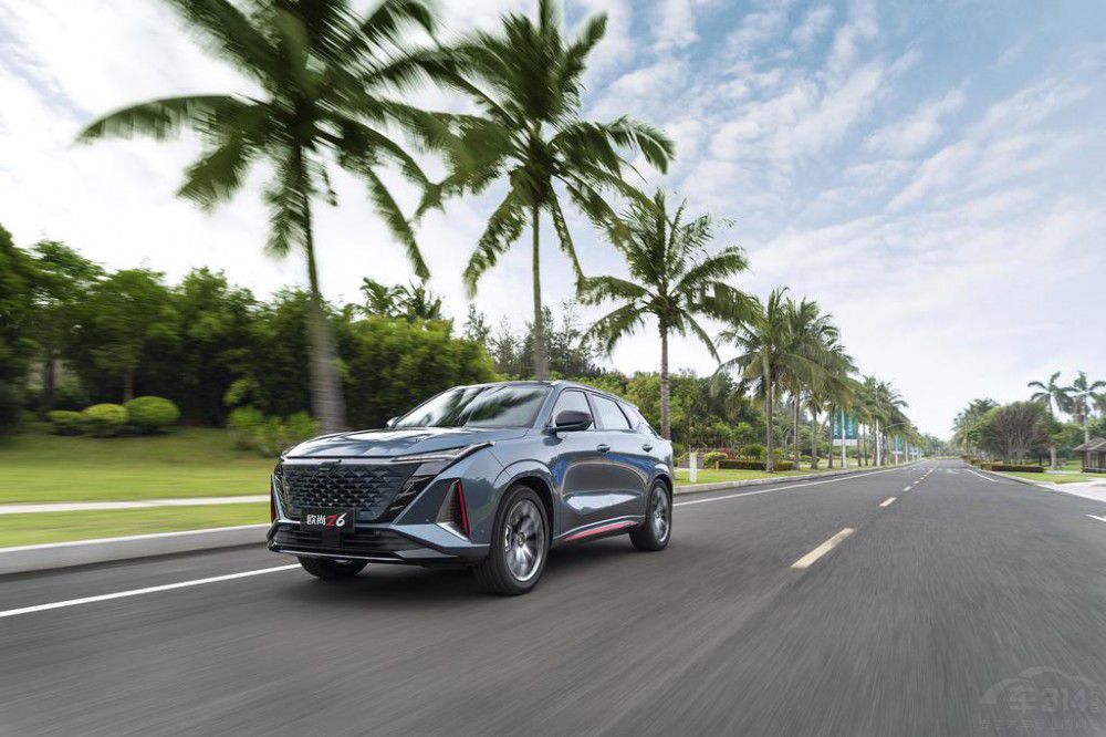 汽車機(jī)器人歐尚Z6雙料藍(lán)鯨動力全球上市 汽車機(jī)器人歐尚Z6雙料藍(lán)鯨動力全球上市