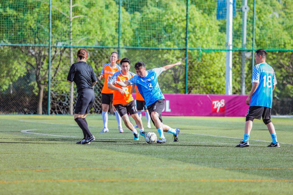 鏗鏘玫瑰攜手綻放 新408足球友誼賽太頂了 鏗鏘玫瑰攜手綻放 新408足球友誼賽太頂了