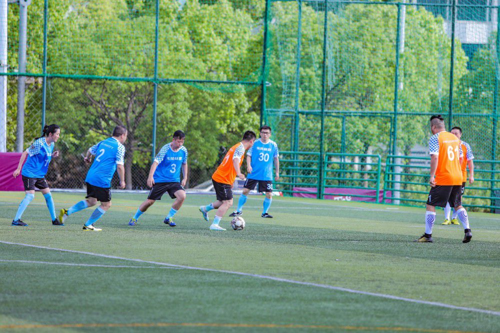 鏗鏘玫瑰攜手綻放 新408足球友誼賽太頂了 鏗鏘玫瑰攜手綻放 新408足球友誼賽太頂了