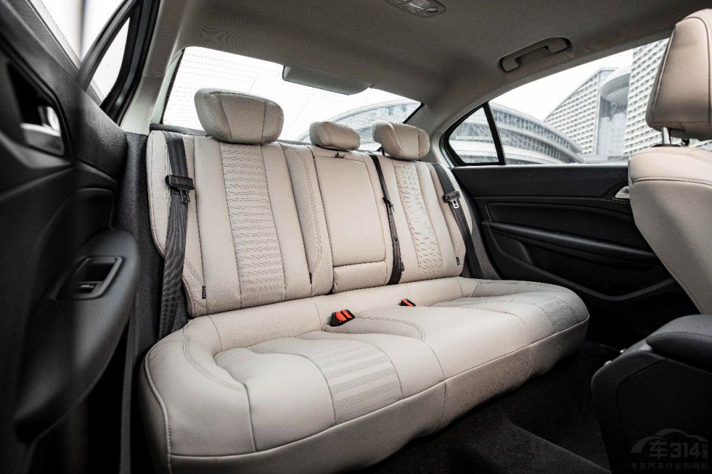 鏗鏘玫瑰攜手綻放 新408足球友誼賽太頂了 鏗鏘玫瑰攜手綻放 新408足球友誼賽太頂了