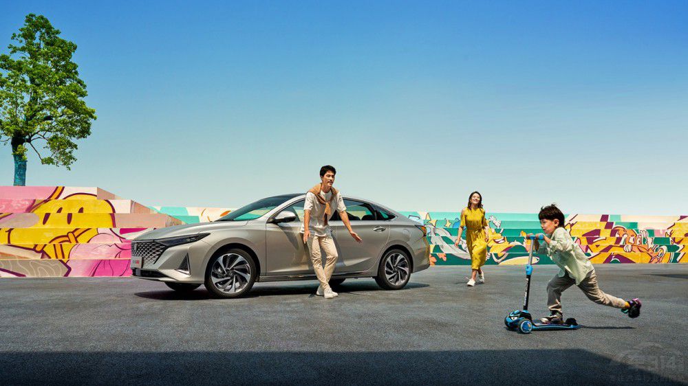 �J��PLUS����һ��AR���܌��m���I��Ҫ��(l��i)����