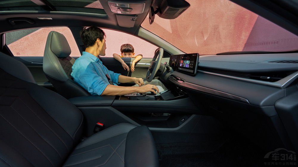 �J��PLUS����һ��AR���܌��m���I��Ҫ��(l��i)����