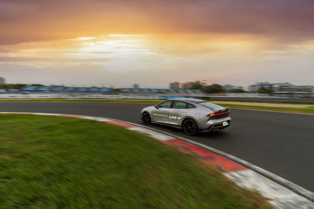 �N��Ʒ�|�ھ� �L��UNI-V�߼t�ı�����ɶ��