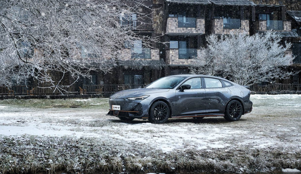 �N��Ʒ�|�ھ� �L��UNI-V�߼t�ı�����ɶ��