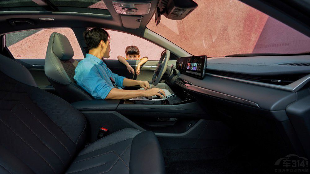 銳程PLUS新增自動領悅車型助燃家轎市場 銳程PLUS新增自動領悅車型助燃家轎市場