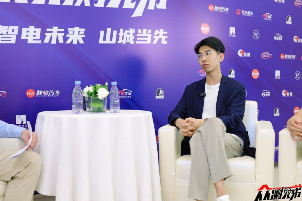 ꐹ���{(l��n)ɽ����Ħ��������M(j��n)���ăɘ�