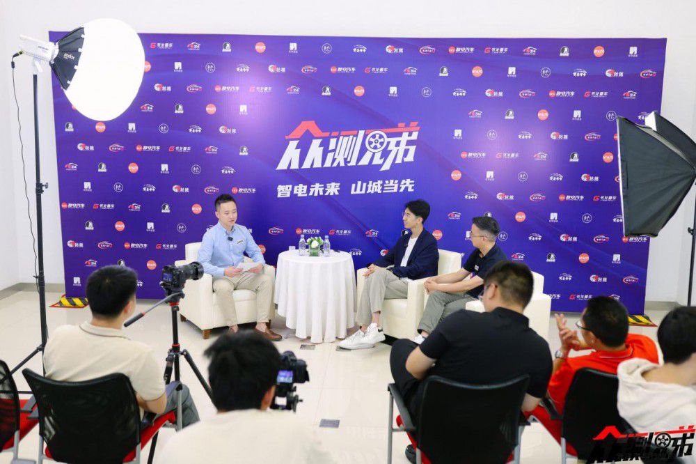 ꐹ���{(l��n)ɽ����Ħ��������M(j��n)���ăɘ�