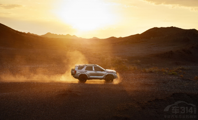 ԽҰ����(d��ng)�r 9��25̹��400 Hi4-T��������