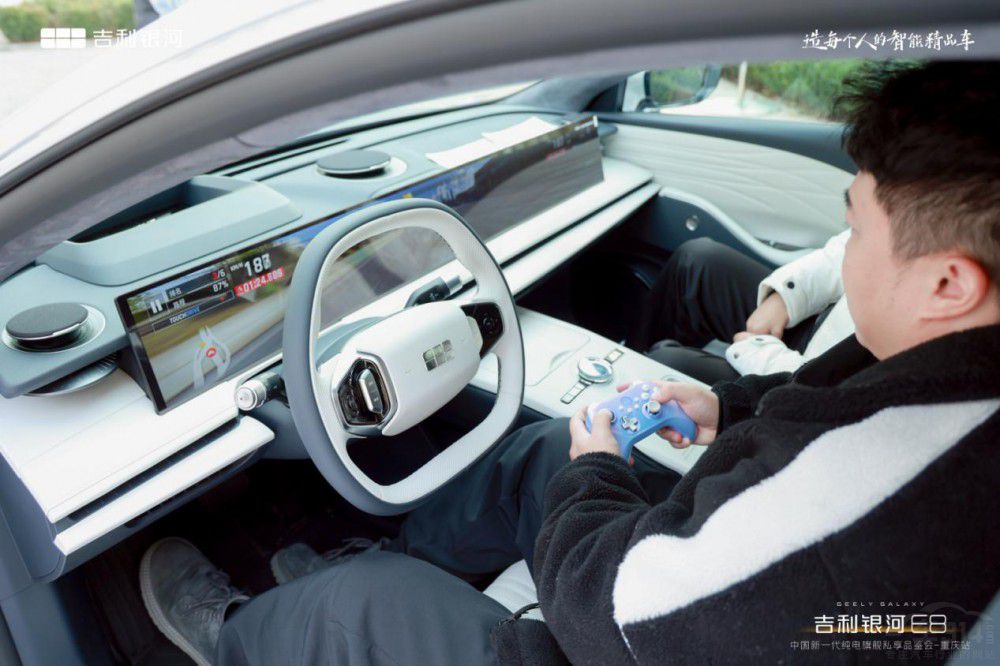 吉利銀河E8亮相重慶 新一代純電旗艦登場 吉利銀河E8亮相重慶 新一代純電旗艦登場